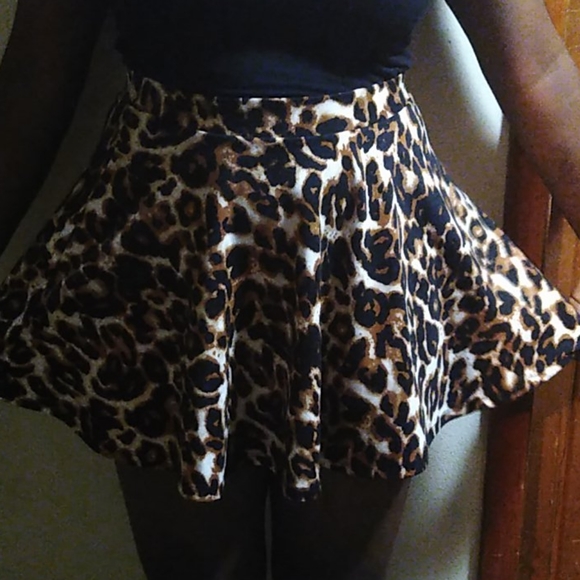 Cheetah print mini skirt - Picture 2 of 6